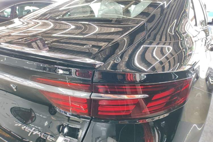 Used Geely Auto Preface 2026 Model Oriental Yao 1.5TD Kunlun Edition Right Rear Taillight