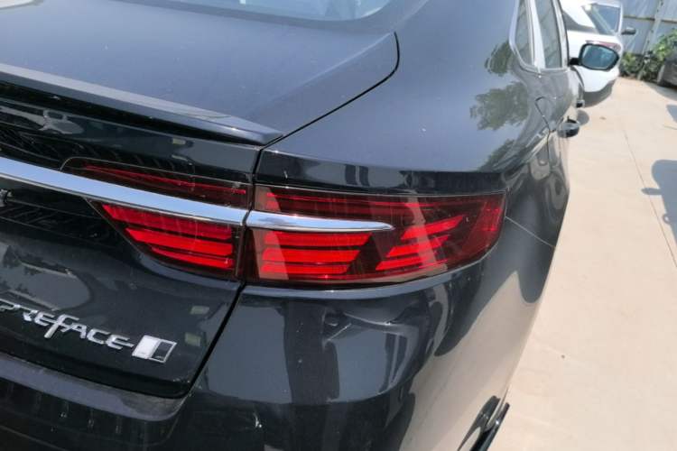 Used Geely Auto Preface 2026 Model Oriental Yao 1.5TD Kunlun Edition Right Rear Taillight