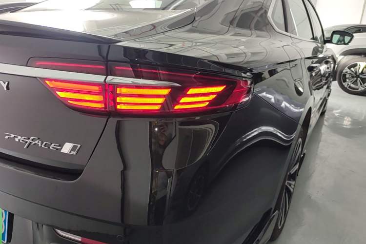 Used Geely Auto Preface 2026 Model Oriental Yao 1.5TD Kunlun Edition Right Rear Taillight