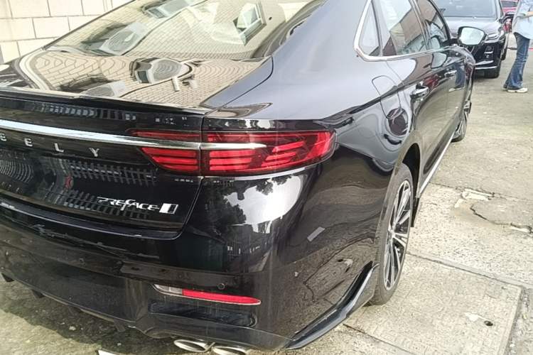 Used Geely Auto Preface 2026 Model Oriental Yao 1.5TD Kunlun Edition Right Rear Taillight