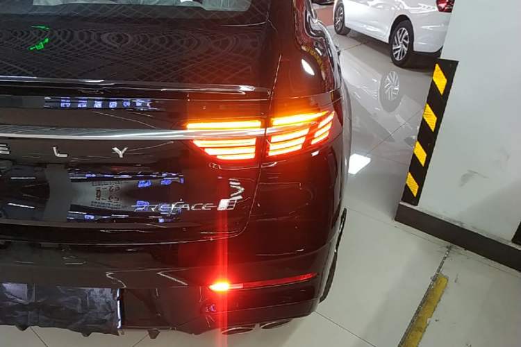 Used Geely Auto Preface 2026 Model Oriental Yao 1.5TD Kunlun Edition Right Rear Taillight