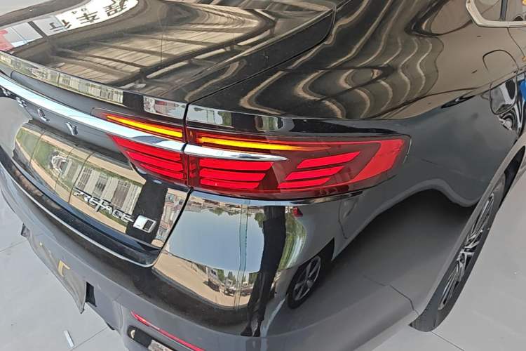 Used Geely Auto Preface 2026 Model Oriental Yao 1.5TD Fuyao Edition Right Rear Taillight