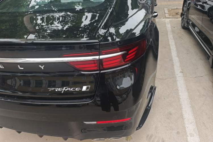 Used Geely Auto Preface 2026 Model Oriental Yao 1.5TD Kunlun Edition Right Rear Taillight