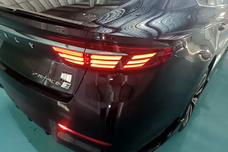 Used Geely Auto Preface 2026 Model Oriental Yao 1.5TD Kunlun Edition Right Rear Taillight