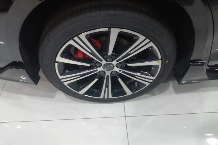 Used Geely Auto Preface 2026 Model Oriental Yao 1.5TD Kunlun Edition Right Rear Wheel Hub