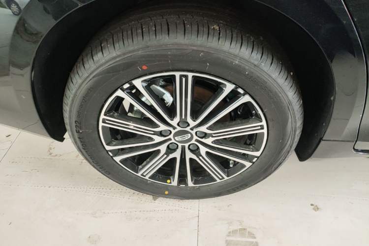 Used Geely Auto Preface 2026 Model Oriental Yao 1.5TD Fuyao Edition Right Rear Wheel Hub