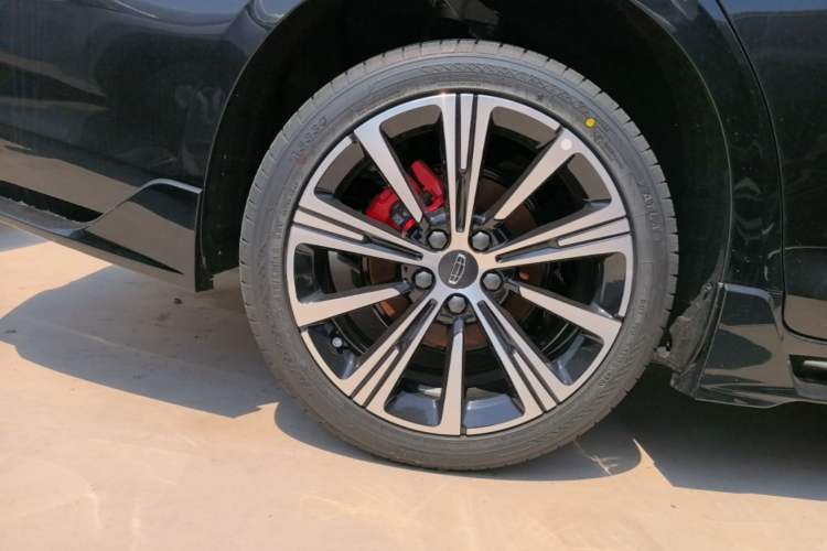 Used Geely Auto Preface 2026 Model Oriental Yao 1.5TD Kunlun Edition Right Rear Wheel Hub