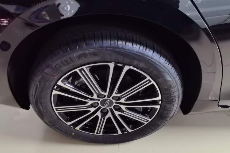 Used Geely Auto Preface 2026 Model Oriental Yao 1.5TD Fuyao Edition Right Rear Wheel Hub