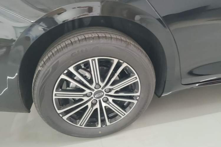Used Geely Auto Preface 2026 Model Oriental Yao 1.5TD Fuyao Edition Right Rear Wheel Hub
