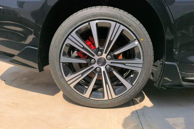 Used Geely Auto Preface 2026 Model Oriental Yao 1.5TD Kunlun Edition Right Rear Wheel Hub
