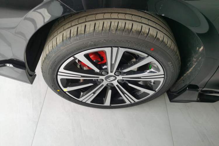 Used Geely Auto Preface 2026 Model Oriental Yao 1.5TD Kunlun Edition Right Rear Wheel Hub