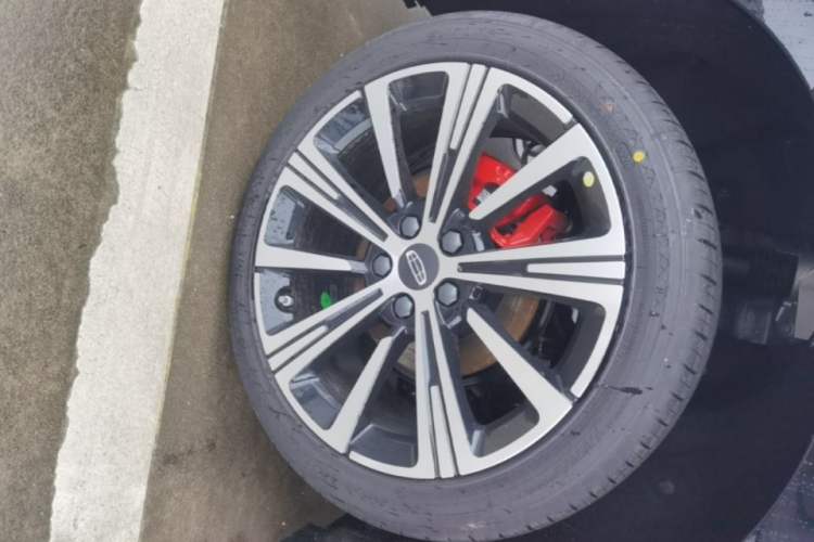 Used Geely Auto Preface 2026 Model Oriental Yao 1.5TD Kunlun Edition Right Rear Wheel Hub