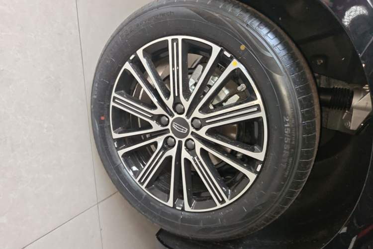 Used Geely Auto Preface 2026 Model Oriental Yao 1.5TD Fuyao Edition Right Rear Wheel Hub