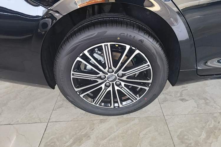 Used Geely Auto Preface 2026 Model Oriental Yao 1.5TD Fuyao Edition Right Rear Wheel Hub