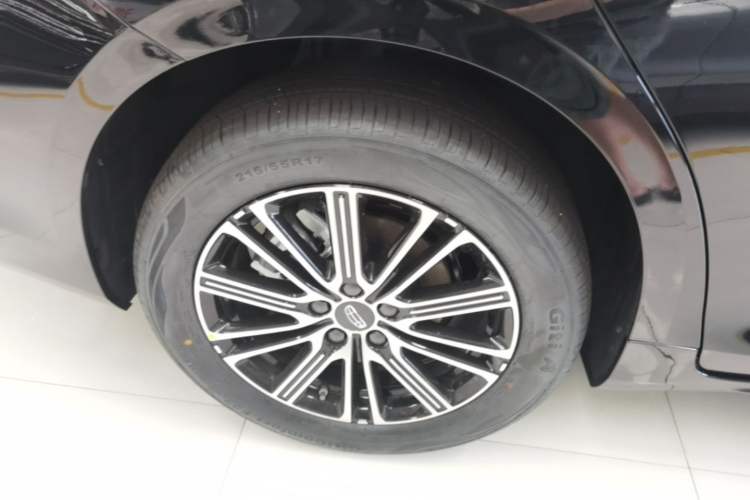 Used Geely Auto Preface 2026 Model Oriental Yao 1.5TD Fuyao Edition Right Rear Wheel Hub