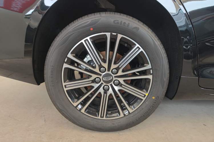 Used Geely Auto Preface 2026 Model Oriental Yao 1.5TD Fuyao Edition Right Rear Wheel Hub