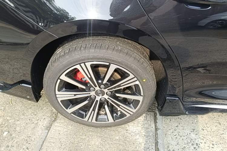Used Geely Auto Preface 2026 Model Oriental Yao 1.5TD Kunlun Edition Right Rear Wheel Hub
