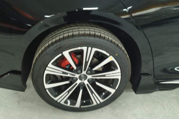 Used Geely Auto Preface 2026 Model Oriental Yao 1.5TD Kunlun Edition Right Rear Wheel Hub