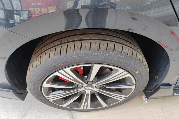 Used Geely Auto Preface 2026 Model Oriental Yao 1.5TD Kunlun Edition Right Rear Wheel Hub