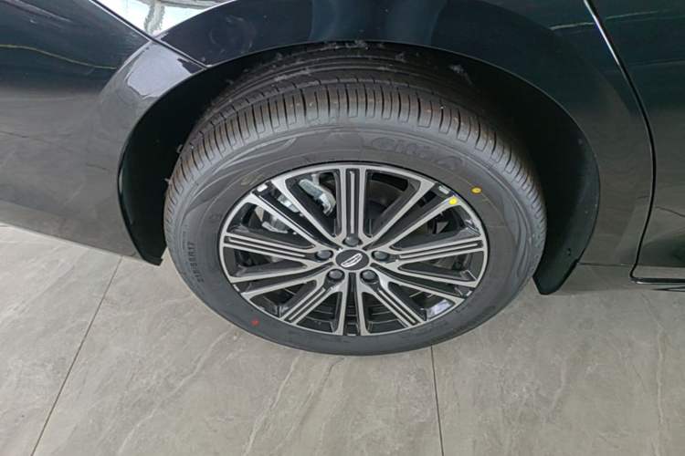 Used Geely Auto Preface 2026 Model Oriental Yao 1.5TD Fuyao Edition Right Rear Wheel Hub