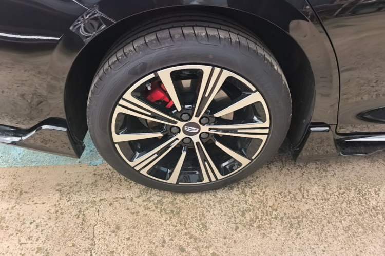 Used Geely Auto Preface 2026 Model Oriental Yao 2.0TD Lanxing Edition Right Rear Wheel Hub