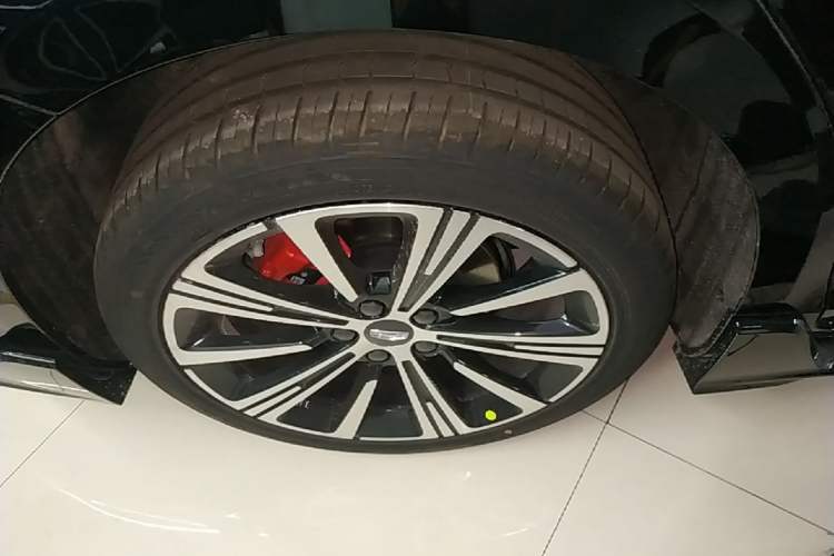 Used Geely Auto Preface 2026 Model Oriental Yao 1.5TD Kunlun Edition Right Rear Wheel Hub