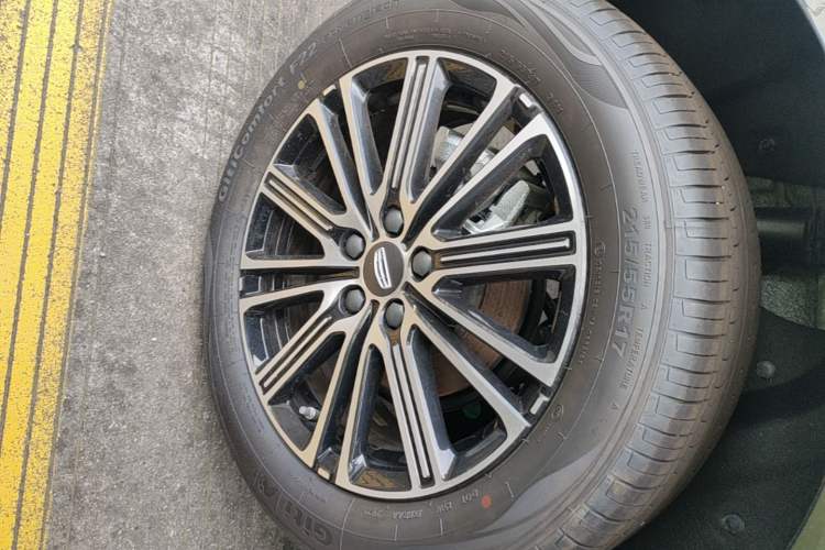 Used Geely Auto Preface 2026 Model Oriental Yao 1.5TD Fuyao Edition Right Rear Wheel Hub