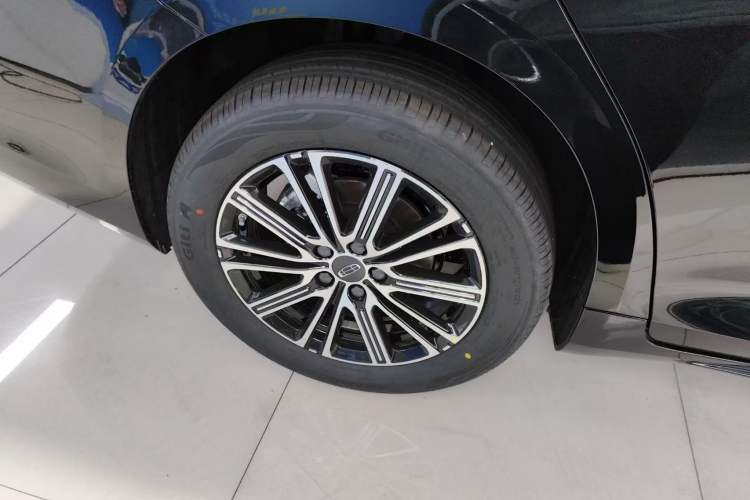Used Geely Auto Preface 2026 Model Oriental Yao 1.5TD Fuyao Edition Right Rear Wheel Hub