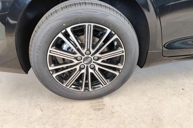 Used Geely Auto Preface 2026 Model Oriental Yao 1.5TD Fuyao Edition Right Rear Wheel Hub