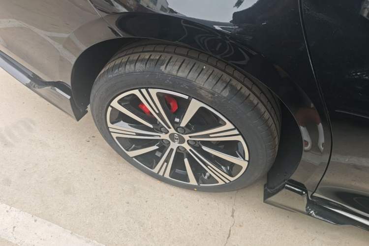 Used Geely Auto Preface 2026 Model Oriental Yao 1.5TD Kunlun Edition Right Rear Wheel Hub