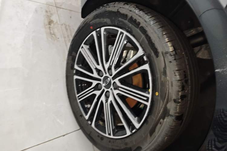 Used Geely Auto Preface 2026 Model Oriental Yao 1.5TD Fuyao Edition Right Rear Wheel Hub
