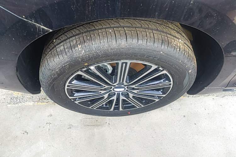 Used Geely Auto Preface 2026 Model Oriental Yao 1.5TD Fuyao Edition Right Rear Wheel Hub