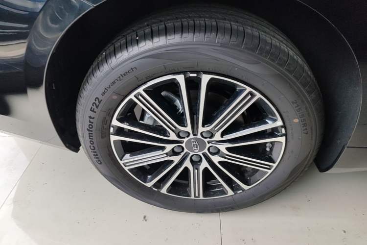 Used Geely Auto Preface 2026 Model Oriental Yao 1.5TD Fuyao Edition Right Rear Wheel Hub