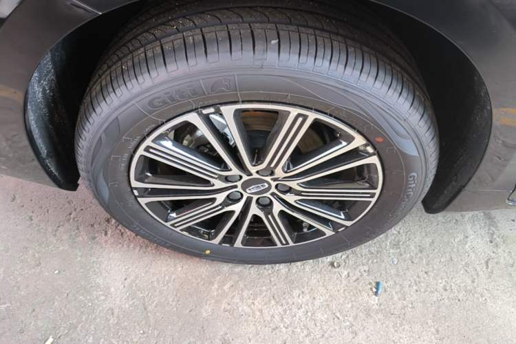 Used Geely Auto Preface 2026 Model Oriental Yao 1.5TD Fuyao Edition Right Rear Wheel Hub