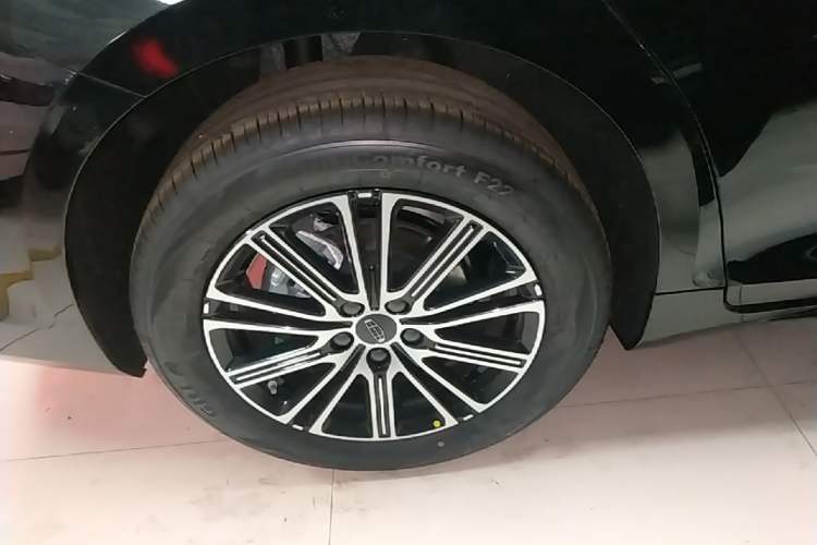 Used Geely Auto Preface 2026 Model Oriental Yao 1.5TD Fuyao Edition Right Rear Wheel Hub