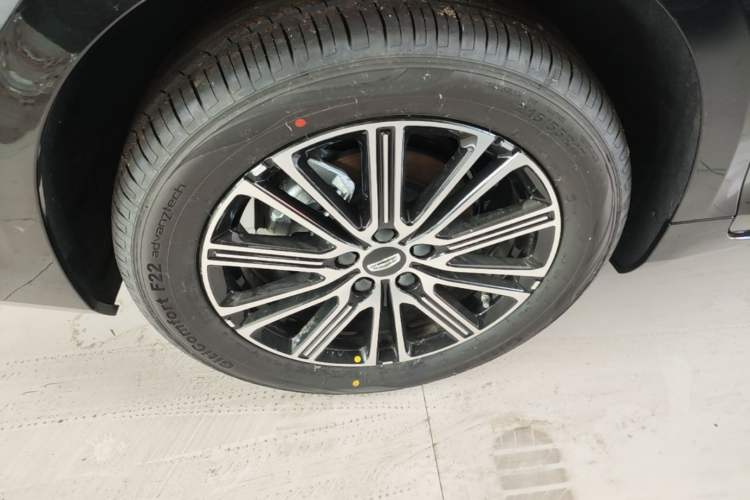 Used Geely Auto Preface 2026 Model Oriental Yao 1.5TD Fuyao Edition Right Rear Wheel Hub