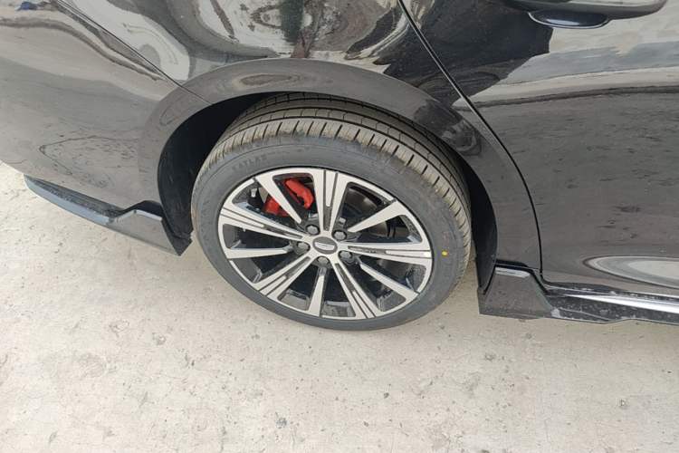 Used Geely Auto Preface 2026 Model Oriental Yao 1.5TD Kunlun Edition Right Rear Wheel Hub
