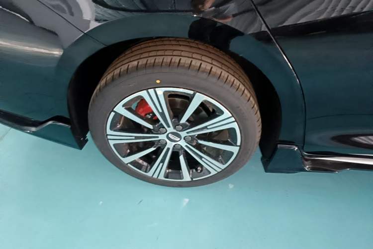 Used Geely Auto Preface 2026 Model Oriental Yao 1.5TD Kunlun Edition Right Rear Wheel Hub