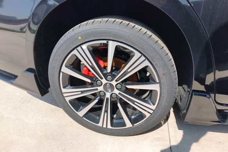 Used Geely Auto Preface 2026 Model Oriental Yao 1.5TD Kunlun Edition Right Rear Wheel Hub