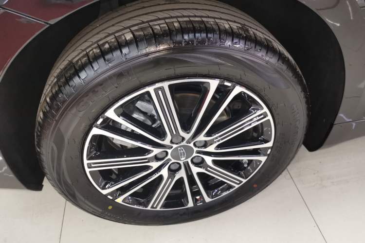 Used Geely Auto Preface 2026 Model Oriental Yao 1.5TD Fuyao Edition Right Rear Wheel Hub