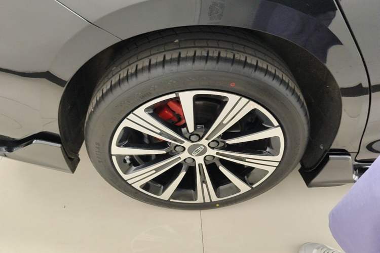Used Geely Auto Preface 2026 Model Oriental Yao 1.5TD Kunlun Edition Right Rear Wheel Hub