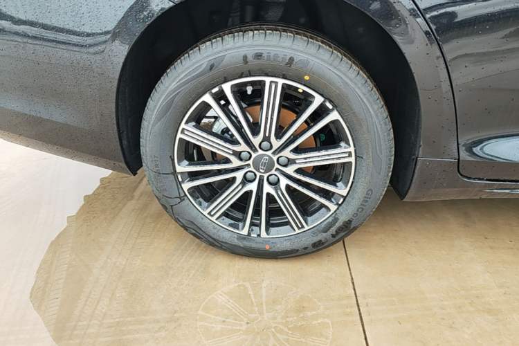 Used Geely Auto Preface 2026 Model Oriental Yao 1.5TD Fuyao Edition Right Rear Wheel Hub