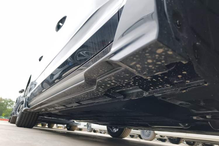 Used Geely Auto Preface 2026 Model Oriental Yao 1.5TD Kunlun Edition Right Side Sill