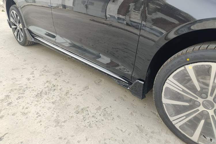 Used Geely Auto Preface 2026 Model Oriental Yao 1.5TD Kunlun Edition Right Side Sill