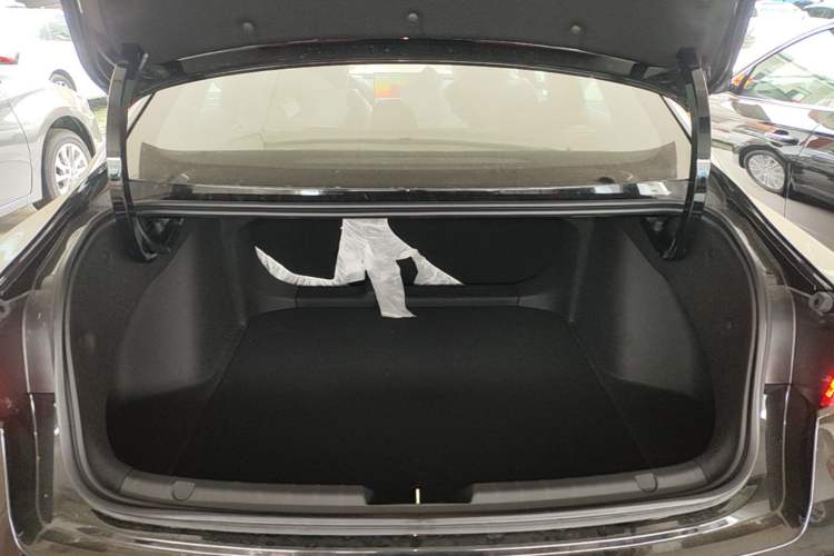 Used Geely Auto Preface 2026 Model Oriental Yao 1.5TD Fuyao Edition Trunk