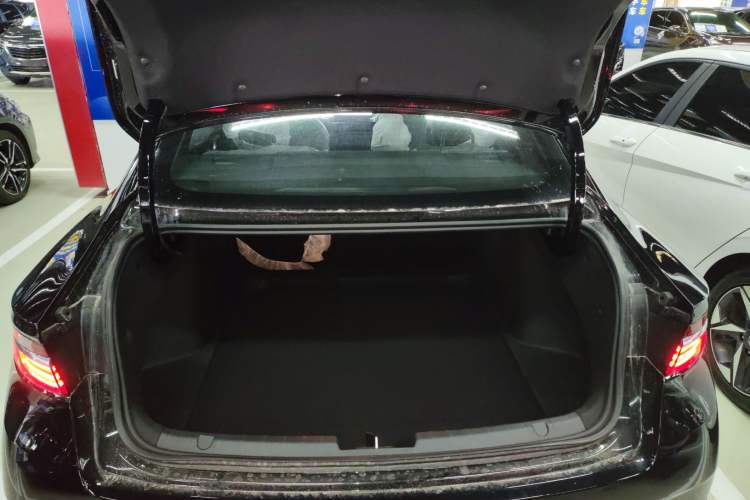 Used Geely Auto Preface 2026 Model Oriental Yao 1.5TD Fuyao Edition Trunk