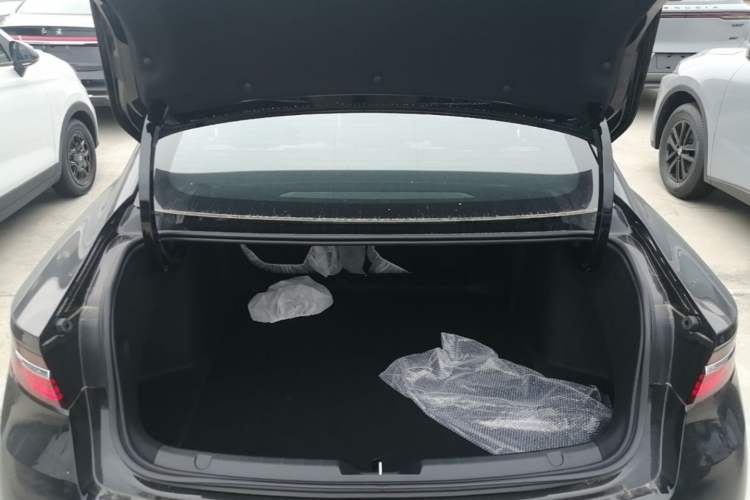 Used Geely Auto Preface 2026 Model Oriental Yao 1.5TD Kunlun Edition Trunk
