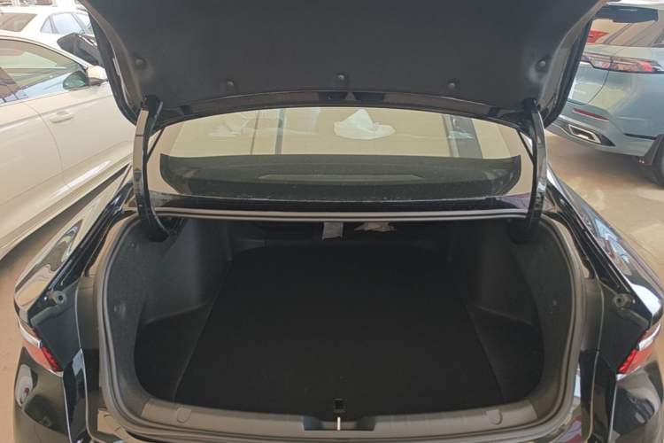 Used Geely Auto Preface 2026 Model Oriental Yao 1.5TD Fuyao Edition Trunk