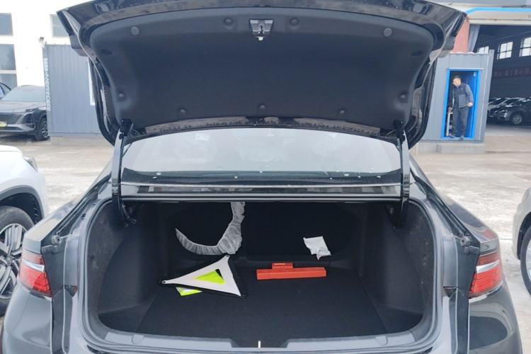 Used Geely Auto Preface 2026 Model Oriental Yao 1.5TD Fuyao Edition Trunk