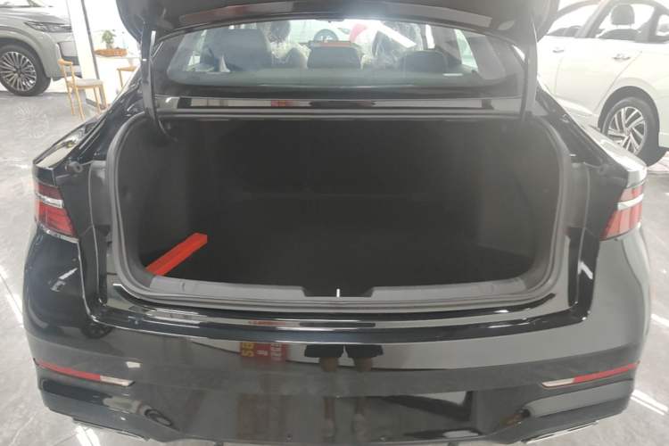 Used Geely Auto Preface 2026 Model Oriental Yao 1.5TD Fuyao Edition Trunk